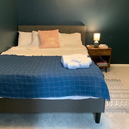 2 Bedroom Apartment Near Southfields Londra Dış mekan fotoğraf