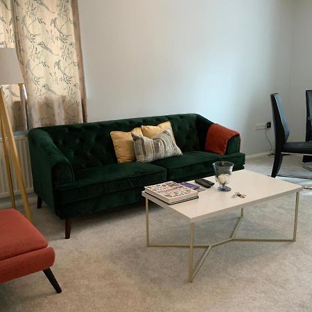 2 Bedroom Apartment Near Southfields Londra Dış mekan fotoğraf