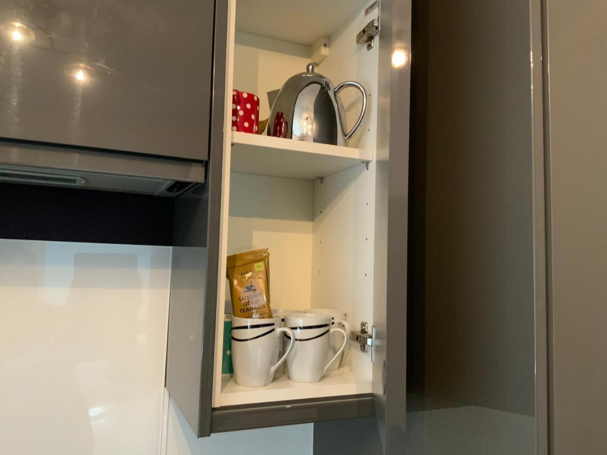 2 Bedroom Apartment Near Southfields Londra Dış mekan fotoğraf