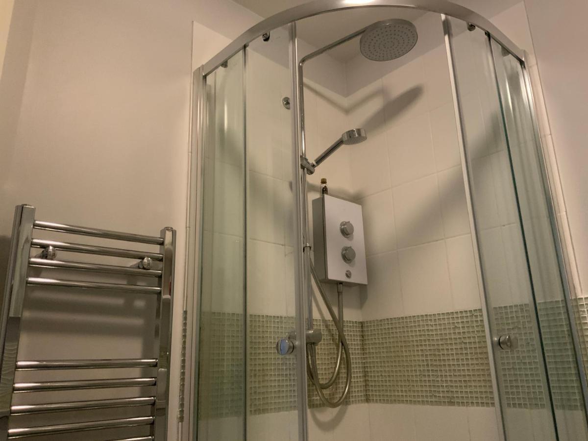 2 Bedroom Apartment Near Southfields Londra Dış mekan fotoğraf