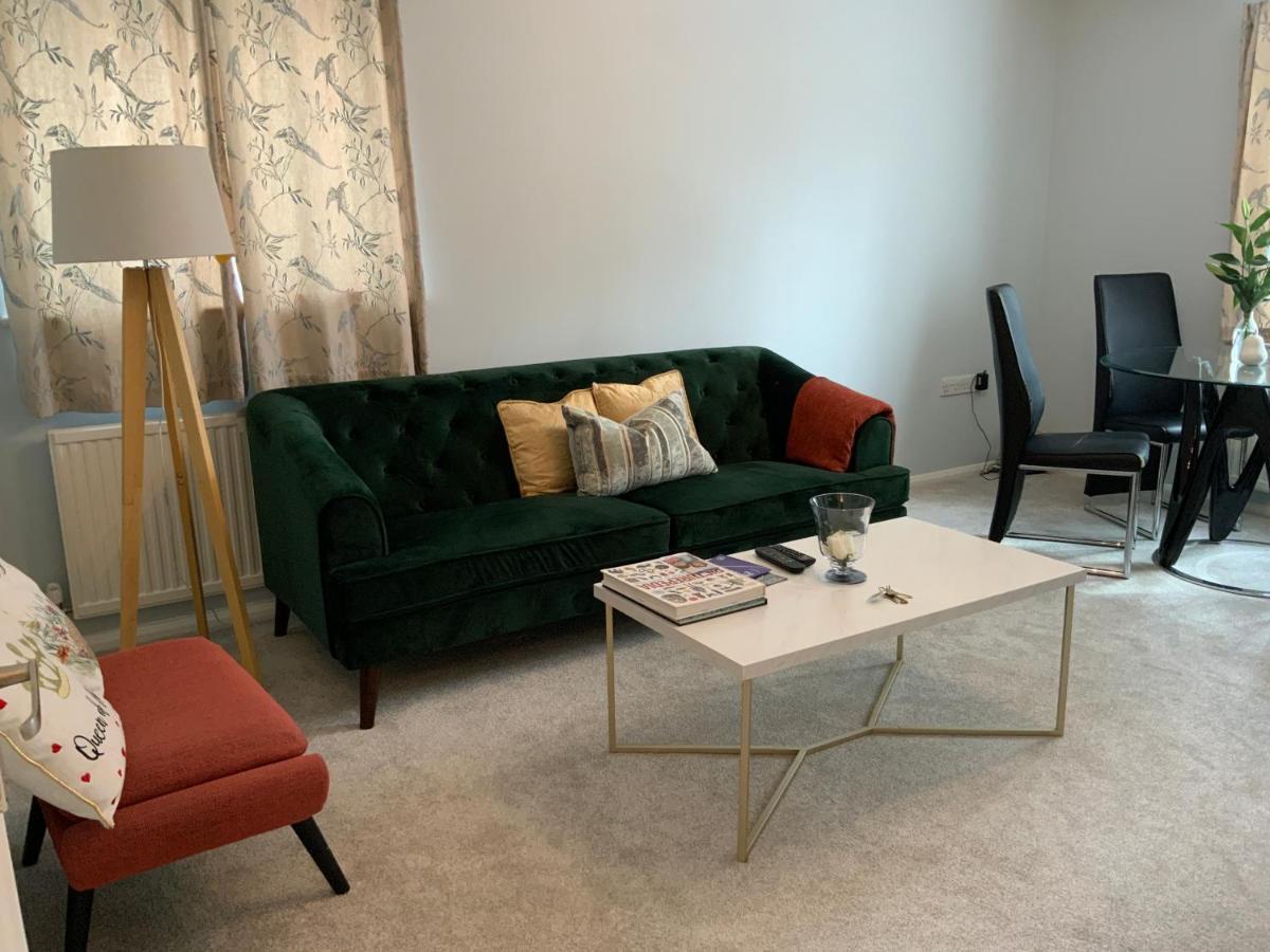 2 Bedroom Apartment Near Southfields Londra Dış mekan fotoğraf