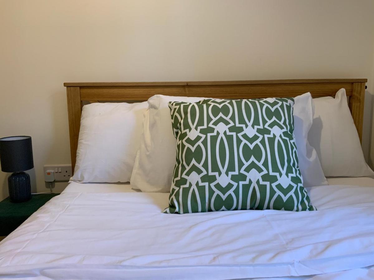 2 Bedroom Apartment Near Southfields Londra Dış mekan fotoğraf