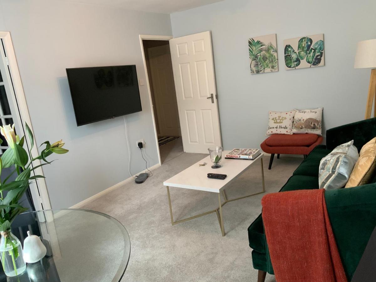 2 Bedroom Apartment Near Southfields Londra Dış mekan fotoğraf