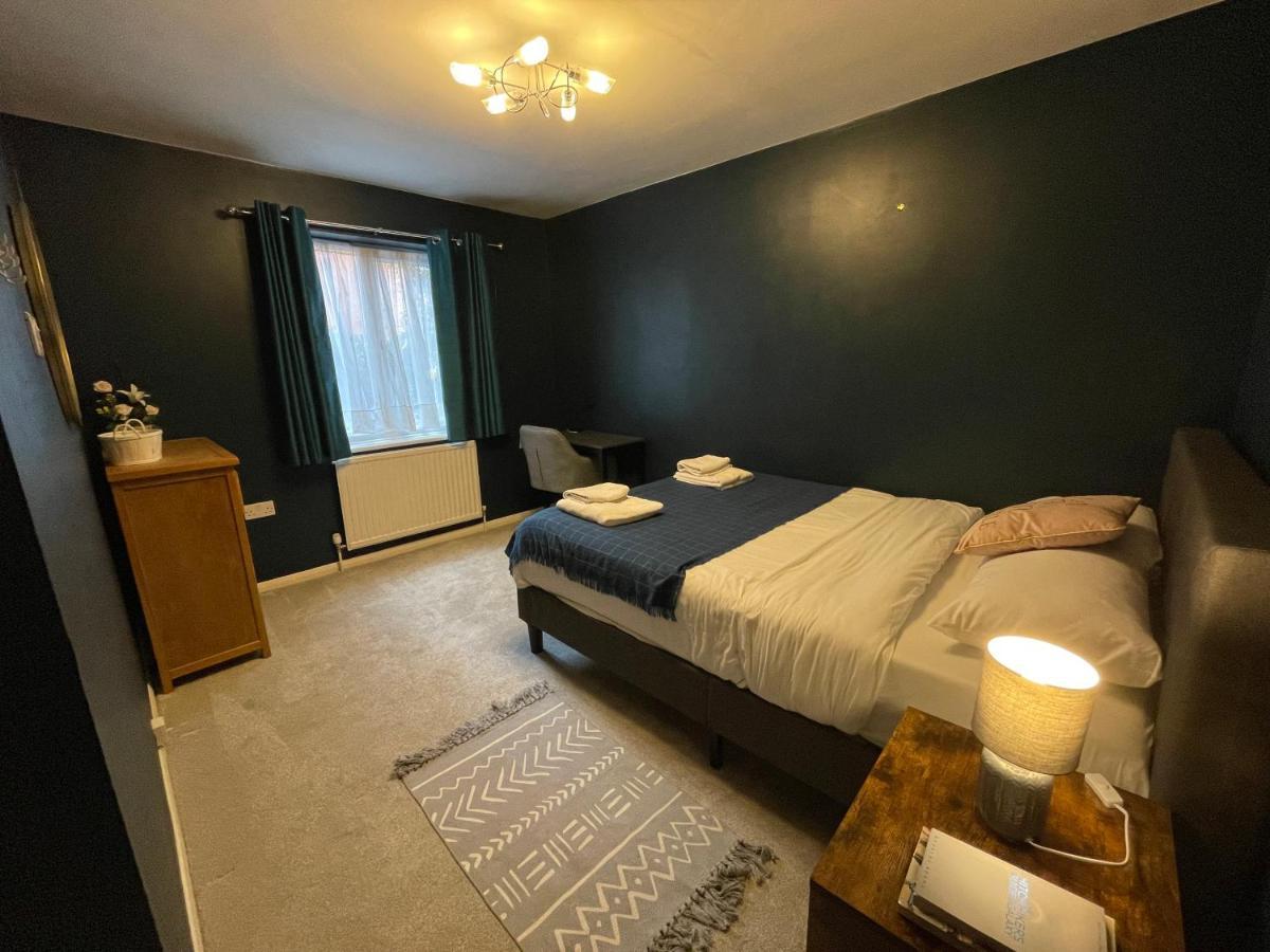 2 Bedroom Apartment Near Southfields Londra Dış mekan fotoğraf