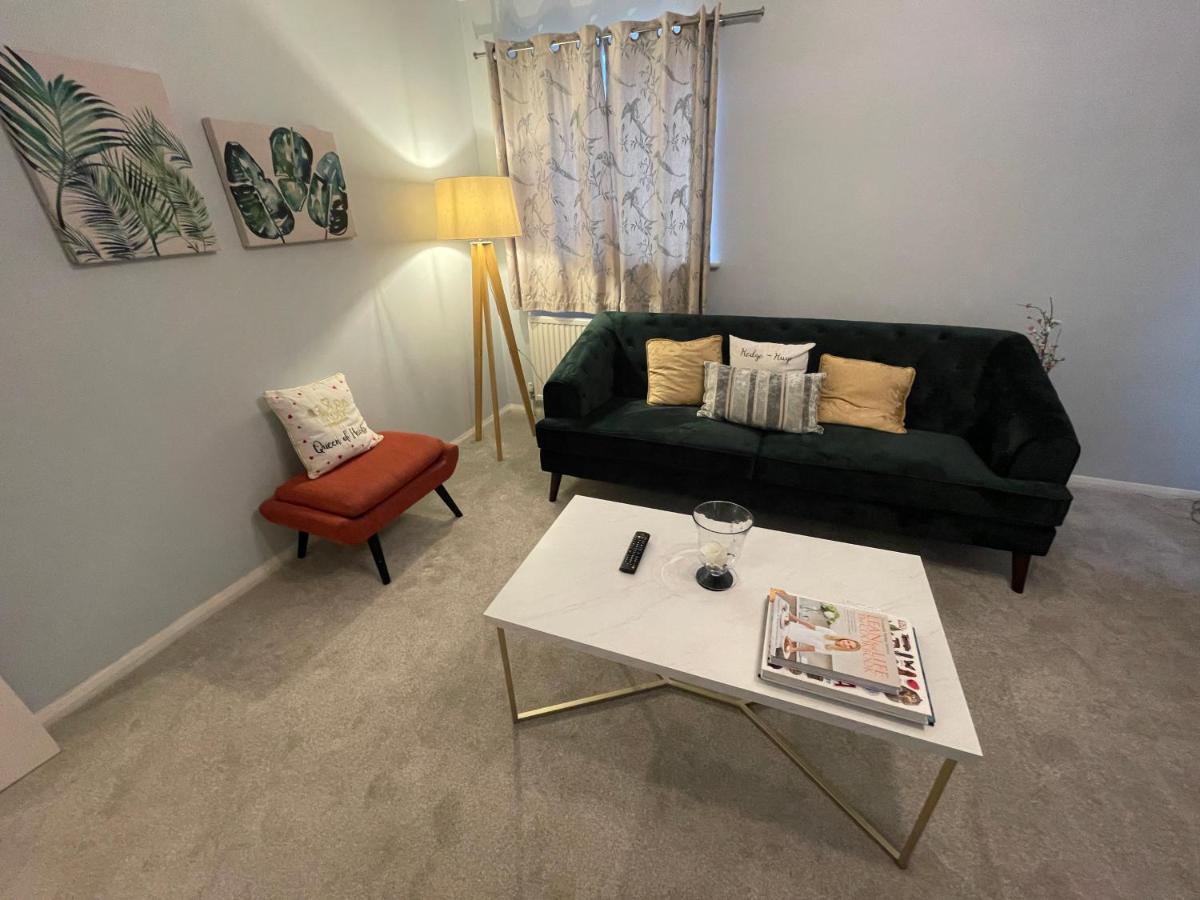 2 Bedroom Apartment Near Southfields Londra Dış mekan fotoğraf