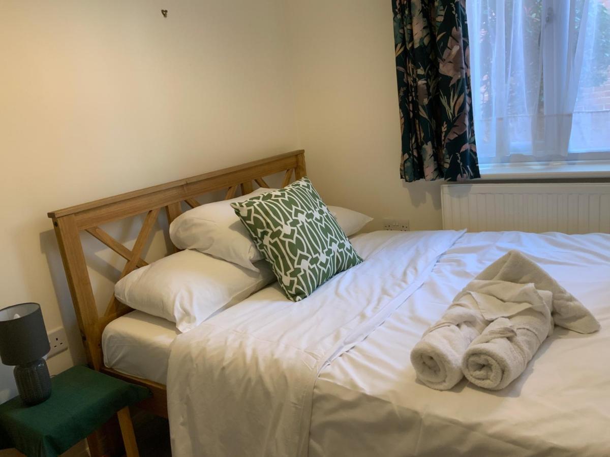 2 Bedroom Apartment Near Southfields Londra Dış mekan fotoğraf