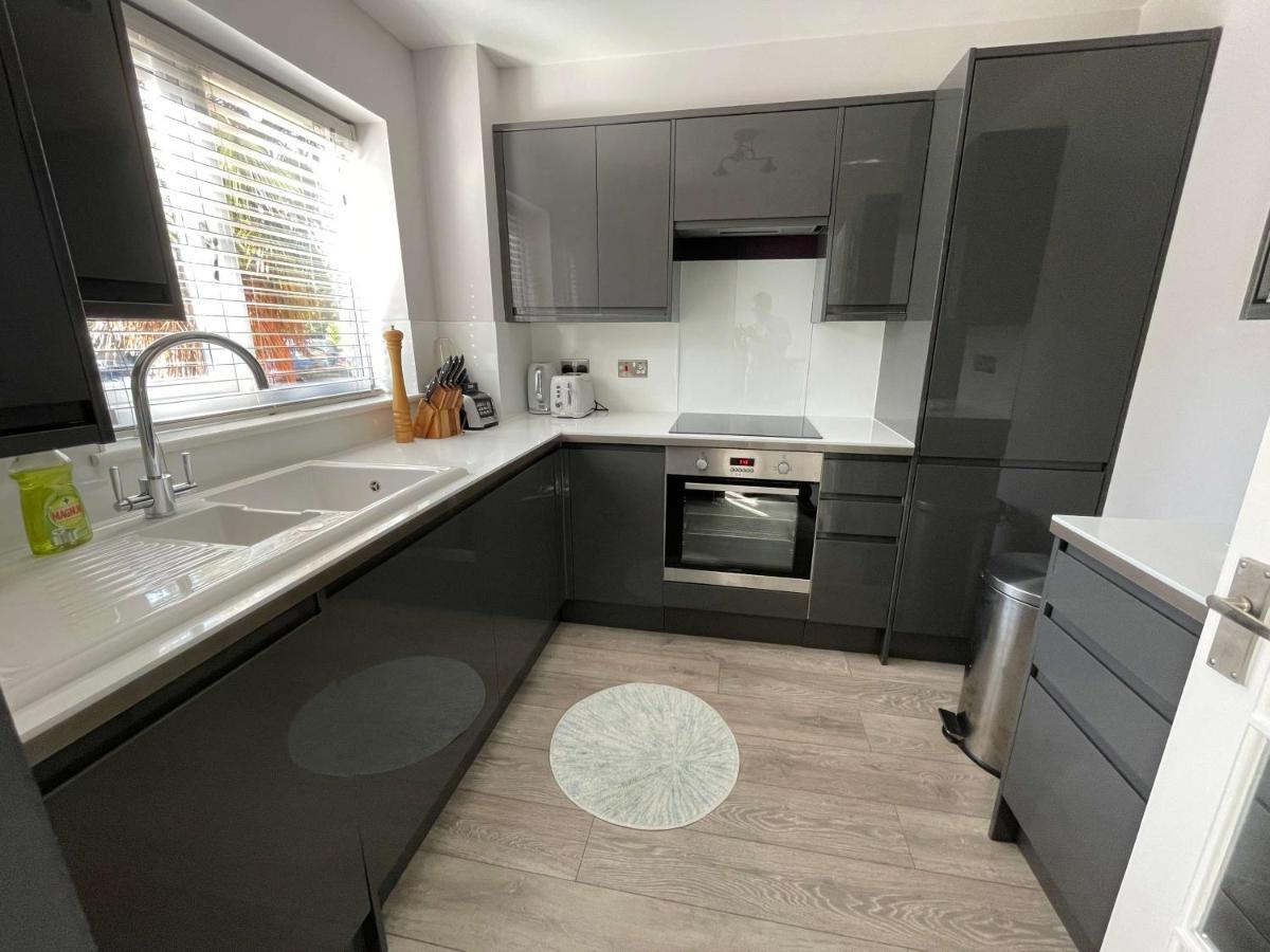 2 Bedroom Apartment Near Southfields Londra Dış mekan fotoğraf